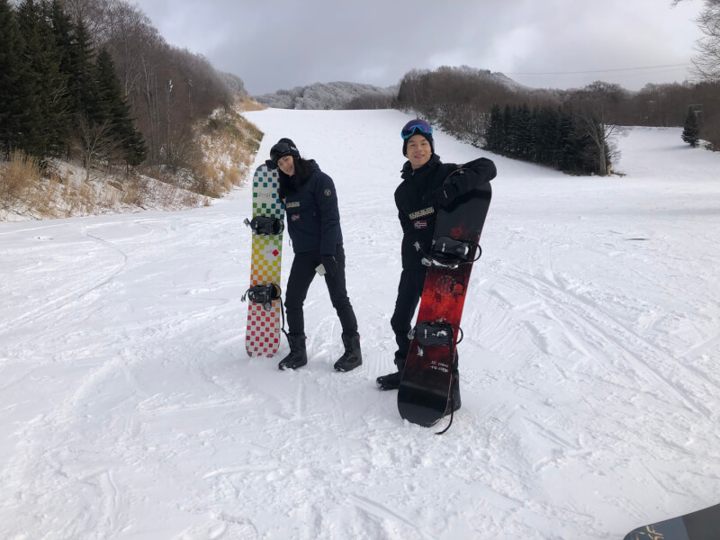 蔵王スノーボードスクール 1月10日のお客様 台湾よりお越しの2名様 山頂帰りにスノーボードしたくなってしまいました
